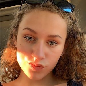 Meet your Posher, Carly